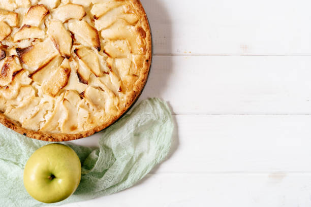 apple pie cake bakery dessert copie espace top view - cake pie apple pie apple photos et images de collection