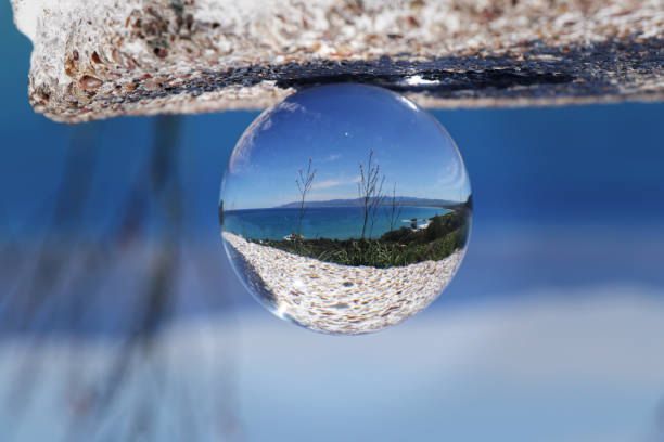 View on Akamas Peninsula national park through lens ball. Crystal ball photography. Detail on Latsi beach and Paphos Farhan Forest. Northern Europe Cyprus in glass circle. Enjoy creativity. ver en el parque nacional de la península de akamas a través de la bola de lente. fotografía de bolas de cristal. detalle en la playa de latsi y el bosque paphos farhan. norte de europa chipre en círculo de cristal. disfruta de la creatividad