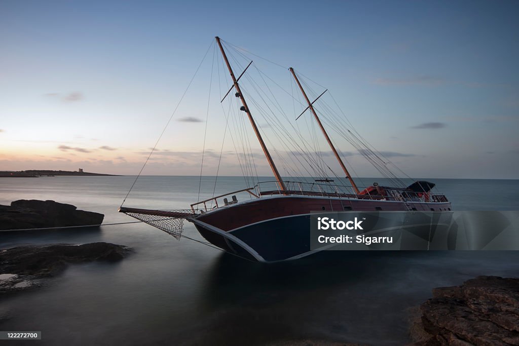 Épave de bateau - Photo de Accident bénin libre de droits