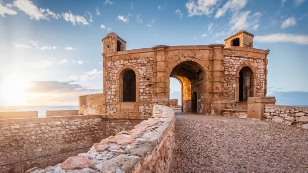 marocco essaouira medina rampart panorama al tramonto - essaouira foto e immagini stock