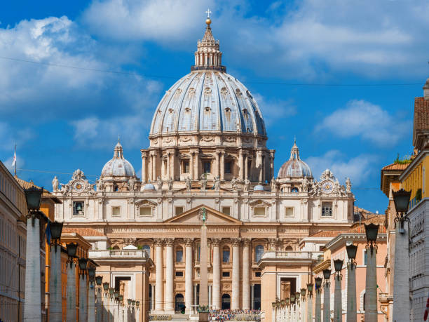 ローマの有名なサンピエトロドーム - rome italy city cupola ストックフォトと画像