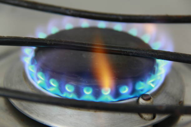 gás natural do petróleo - natural gas cylinder flammable fire - fotografias e filmes do acervo