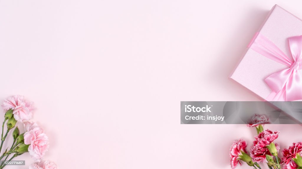 Mothers Day Valentines Day Background Design Concept Beautiful Pink Red  Carnation Flower Bouquet On Pink Table Stock Photo - Download Image Now -  iStock