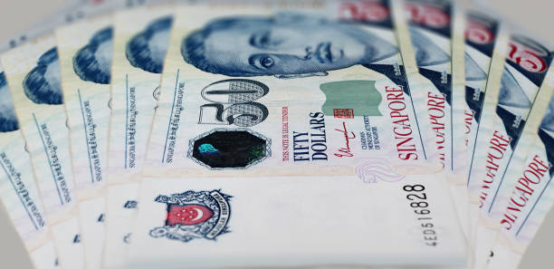 50 singapur-dollar, eine nahaufnahme fotografie - fifty dollar bill number 50 currency close up stock-fotos und bilder