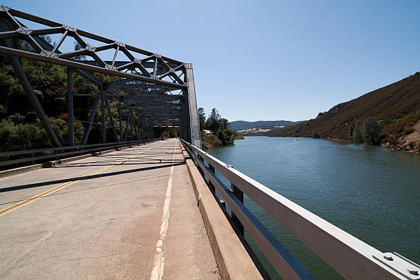 サーモンの橋、フォルサムカリフォルニア州） - deep focus 写真 ストックフォトと画像