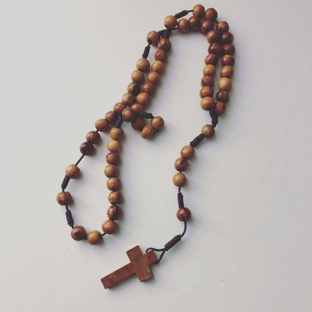 pray rosary - necklace jewelry bead homemade imagens e fotografias de stock