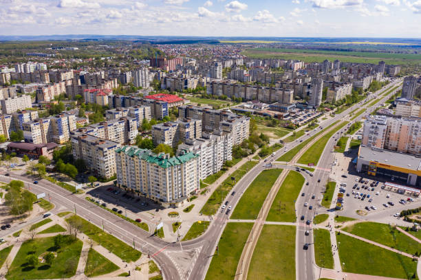 istock Chervonoyi Kalyny Avenue in Lviv 1222807905