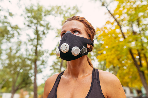 Hypoxic mask. Portrait of a girl athlete in a hypoxic mask.
