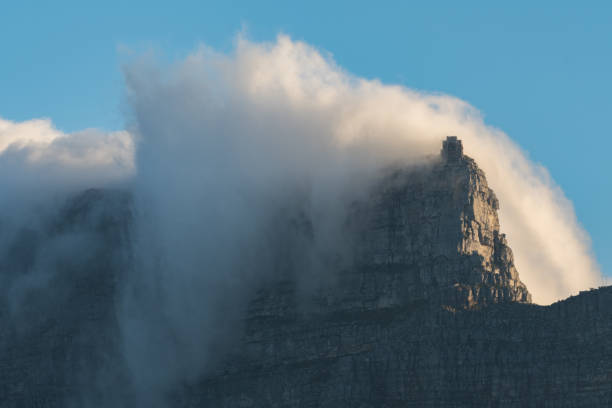 Tablecloth over Table Mountain, South Africa This image was taken underneath the spectacular table mountain that came with a uniqe tablecloth! Cape town, South Africa. table mountain and the tablecloth stock pictures, royalty-free photos & images