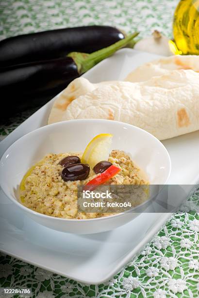 Badingian Mutabbal Baba Ghanoush - Fotografias de stock e mais imagens de Azeite Extra Virgem - Azeite Extra Virgem, Azeitona, Azeitona Preta