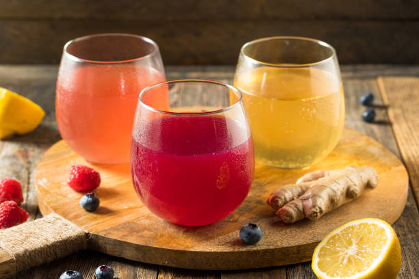 boozy alkoholowy twardy kombucha cydr - ginger tea drink healthy eating zdjęcia i obrazy z banku zdjęć