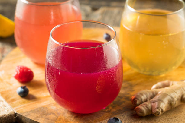 boozy alkoholowy twardy kombucha cydr - ginger tea drink healthy eating zdjęcia i obrazy z banku zdjęć