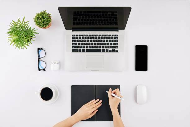 istock Businesswoman writing in notepad 1222909537