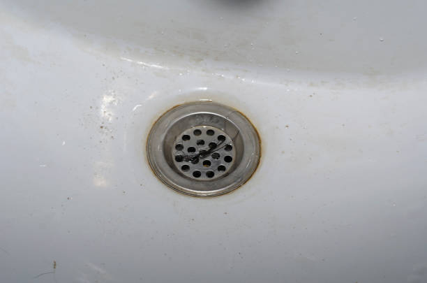 istock Dirty ceramic sink with bathtub. 1222950376