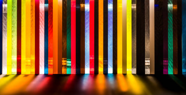 licht durch farben gegossenes acrylblatt - plate dishware stack multi colored stock-fotos und bilder