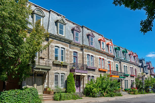 case vittoriane colorate nel quartiere le plateau mont royal a montreal, quebec - altopiano foto e immagini stock