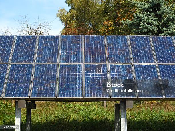 Solarzellen In Der Natur Stockfoto und mehr Bilder von Elektrizität - Elektrizität, Elektronisches Bauteil, Energieindustrie