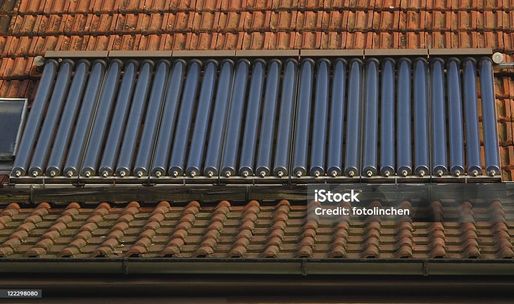Sonnenkollektoren auf dem Dach - Lizenzfrei Baugewerbe Stock-Foto