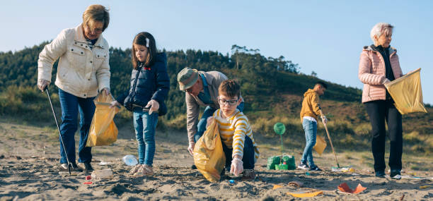 istock Volunteers cleaning the beach 1222983893