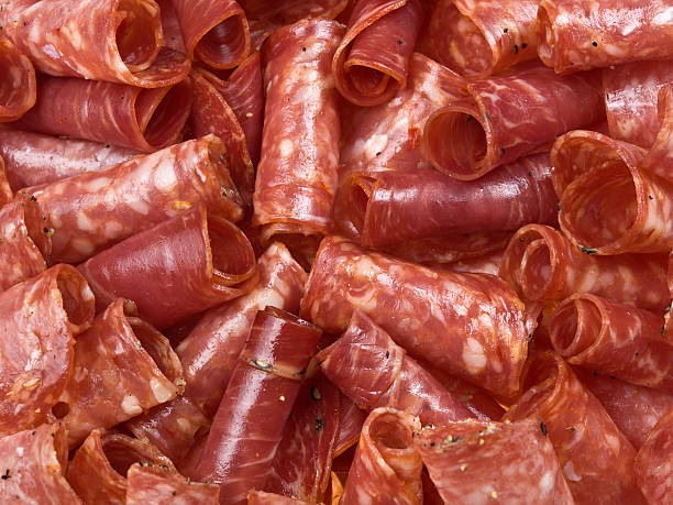 salumi italiani primo piano - salami chorizo sausage sopressata foto e immagini stock