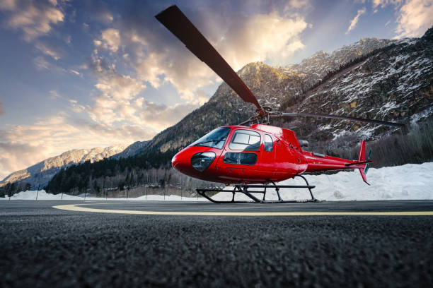 elicottero in montagna al tramonto - helipad foto e immagini stock