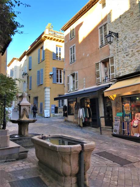 valbonne village al sur de francia - biot fotografías e imágenes de stock