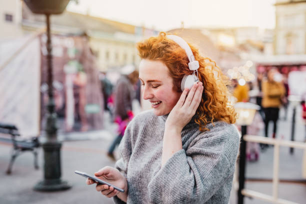 istock Listening music 1223035417
