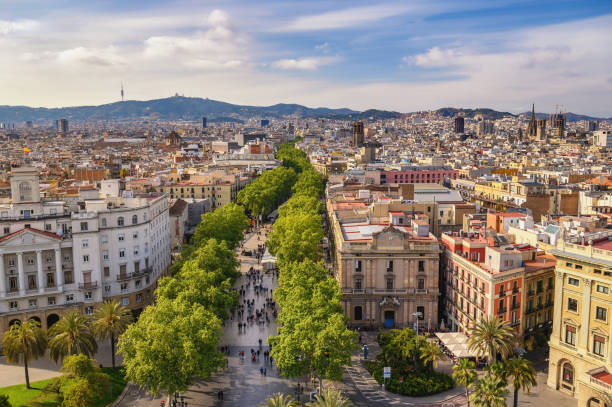 바르셀로나 스페인, 라 람블라 거리에서 높은 각도보기 도시 스카이 라인 - barcelona 뉴스 사진 이미지