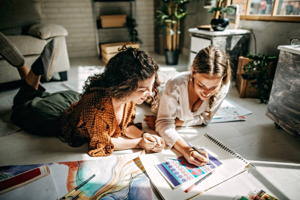istock Friends painting with felt tip pen at home 1223040040