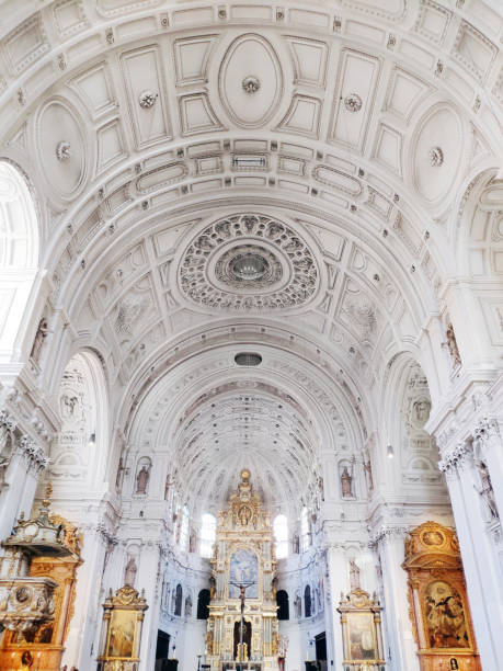 monachium, niemcy - 28 czerwca 2019: wnętrze kościoła św. - view from altar zdjęcia i obrazy z banku zdjęć