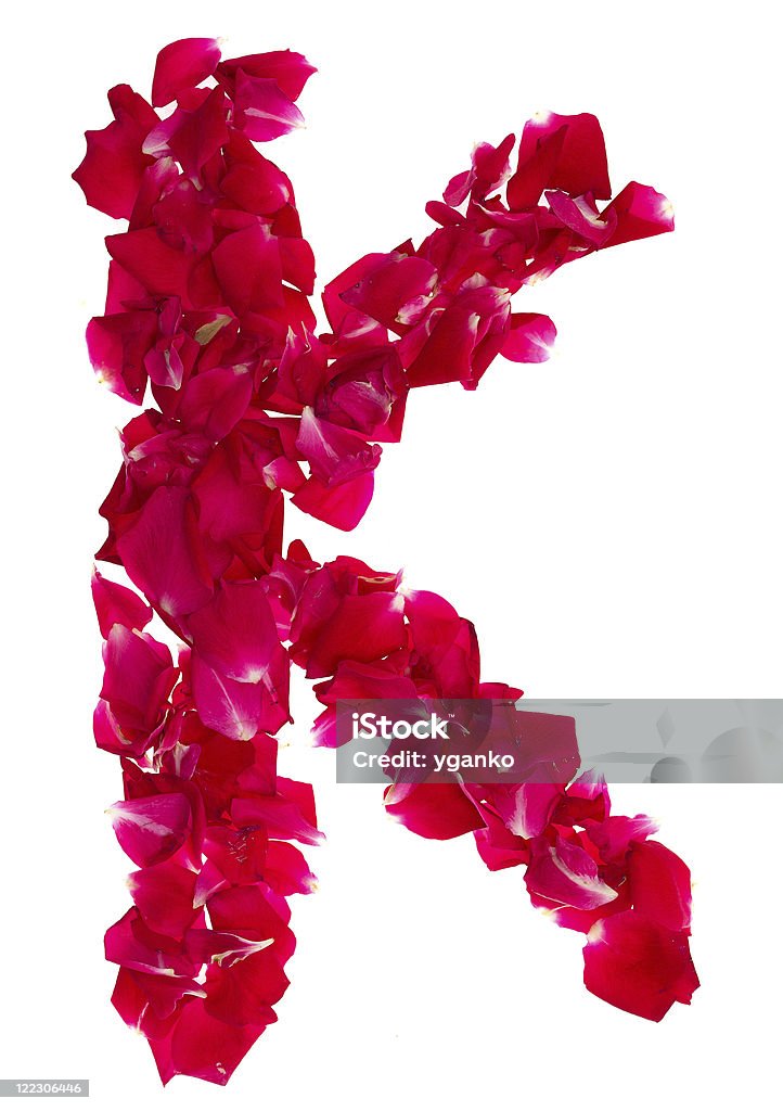 Różowe Płatki róży tworzących Litera K - Zbiór zdjęć royalty-free (Alfabet)
