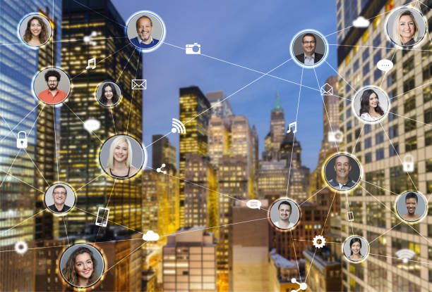 сеть деловых людей, нью-йорк на заднем плане - marketing internet friendship social media стоковые фото и изображения