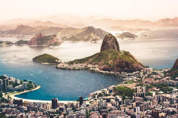 impresionante vista del pan de azúcar río de janeiro - sugarloaf mountain fotografías e imágenes de stock