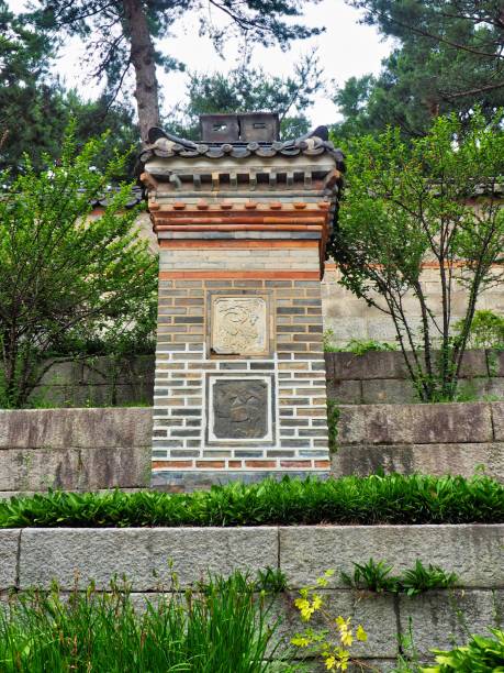 istock Korean old architecture, palace chimney 1223087301