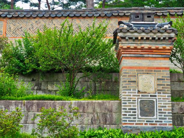 istock Korean old architecture, palace chimney 1223087306
