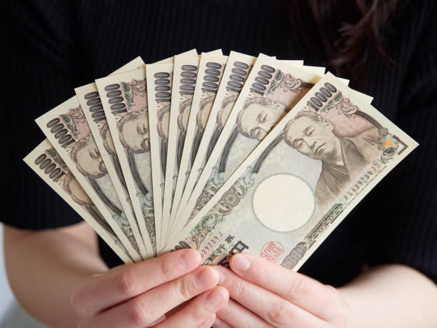 istock Japanese Women Counting Japanese Bills 1223089381