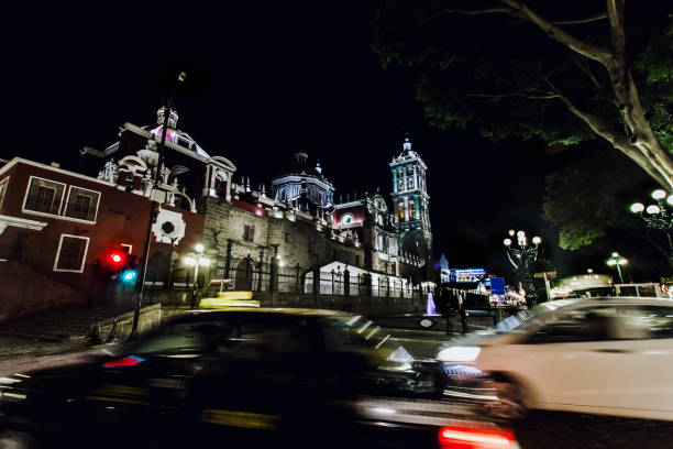 catedral puebla méxico à noite cidade colonial mexicana - ancient pueblo peoples - fotografias e filmes do acervo