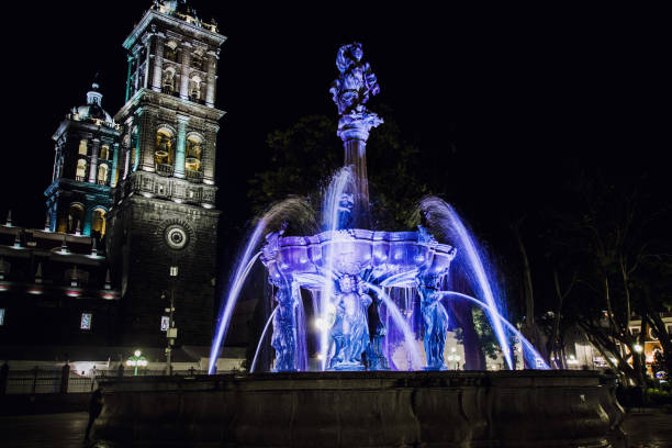 zocalo puebla meksyk, główny plac w nocy w meksykańskim mieście kolonialnym - ancient pueblo peoples zdjęcia i obrazy z banku zdjęć