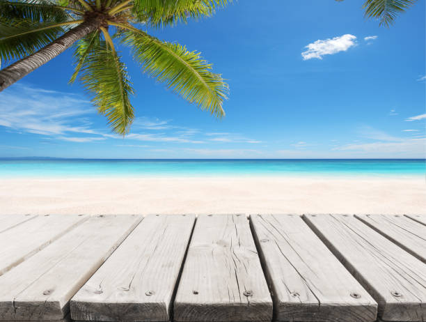 熱帯のビーチと澄んだ空の背景と空の木製のテラス - sky yellow seascape summer resort ストックフォトと画像