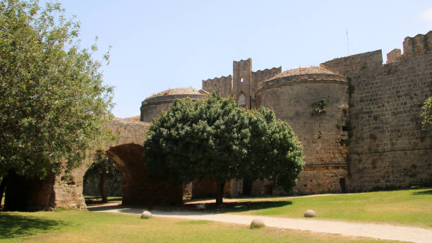 porte d’amboise, fortifications de rhodes, forteresse de rhodes, vieille ville de rhodes, grèce - château damboise photos et images de collection