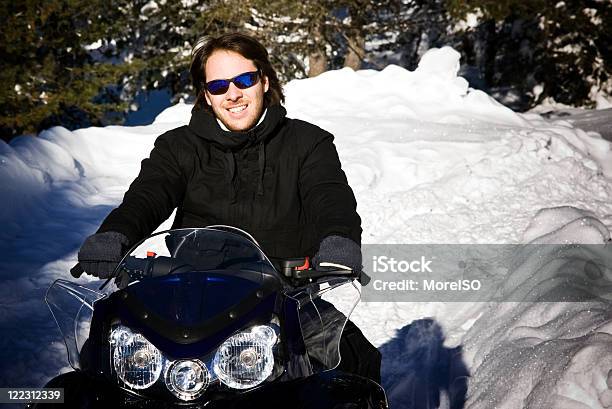 남자 Snowmobile 대한 스노모빌에 대한 스톡 사진 및 기타 이미지 - 스노모빌, 재킷, 25-29세