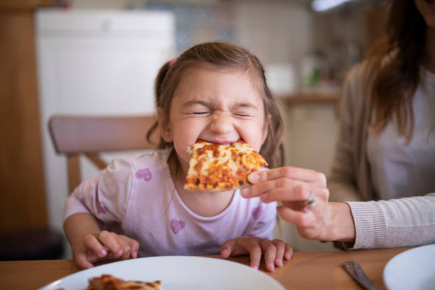 Niños Comiendo Animados - Banco de fotos e imágenes de stock - iStock Niños Comiendo Animados - Banco de fotos e imágenes de stock - iStock