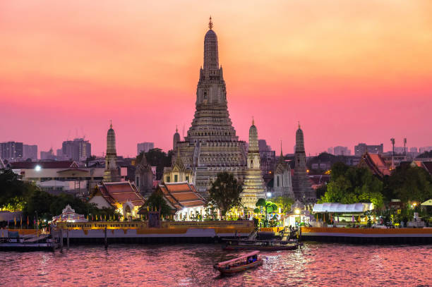 istock Wat Arun Temple at sunset in Bangkok, Thailand 1223140526
