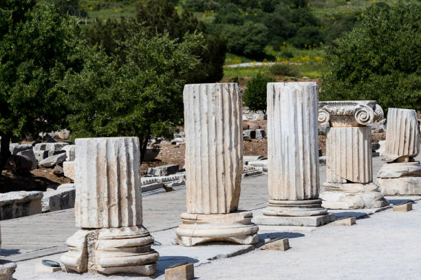 руины древнего античного города эфеса здание библиотеки celsus, - ephesus greek culture temple greece стоковые фото и изображения