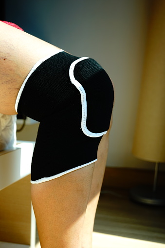 Close-up flexible knee support