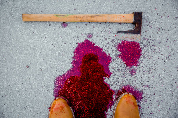 zapato de asesinos y hacha sangrienta en el suelo - axe murderer spooky men fotografías e imágenes de stock