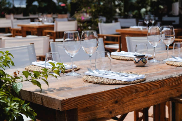 beautiful dining arrangement on empty table at a restaurant - man made space imagens e fotografias de stock