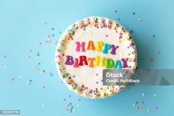 Alles Gute Zum Geburtstag Kuchen Stockfoto und mehr Bilder von Geburtstagstorte - Geburtstagstorte, Kuchen, Ansicht aus erhöhter Perspektive