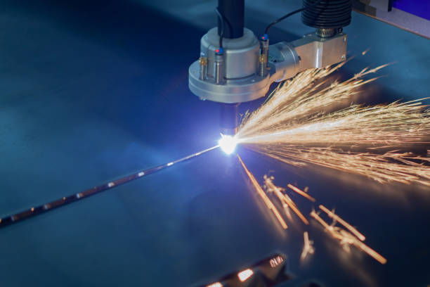 plasma cutting machine cuts metal sparks fly - cnc laser cutting imagens e fotografias de stock