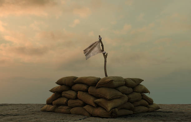 weiße flagge hinter militärischen sandsäcken gegen den trüben himmel - war symbols of peace conflict army stock-fotos und bilder